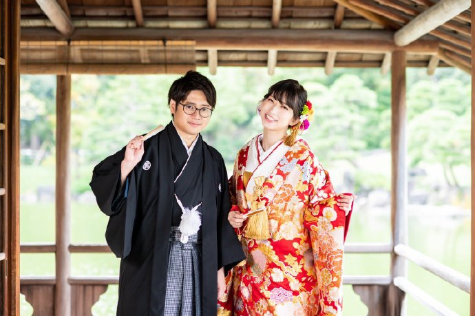 知名街霸职业选手Fuudo宣布与写真艺人仓持由香结婚。