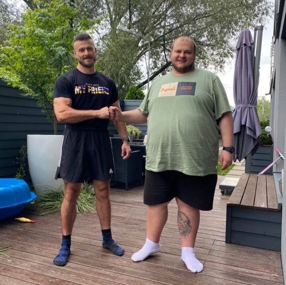CSGO职业选手Pasha帮朋友两年减重100公斤